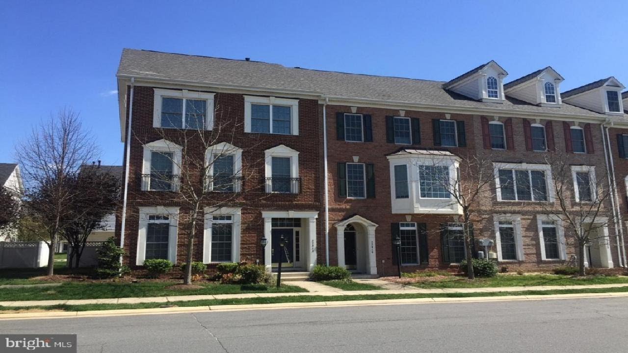 22944 OLYMPIA DRIVE, ASHBURN, VA Presented by The Lisa Smith Team