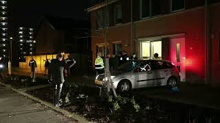 2024-01-24 Auto Tegen Woning In Ede Van Der Hagenstraat