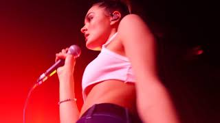 Charlotte Lawrence - Hurt / Keep Me Up LIVE HD (2018) Los Angeles Moroccan Lounge Resimi