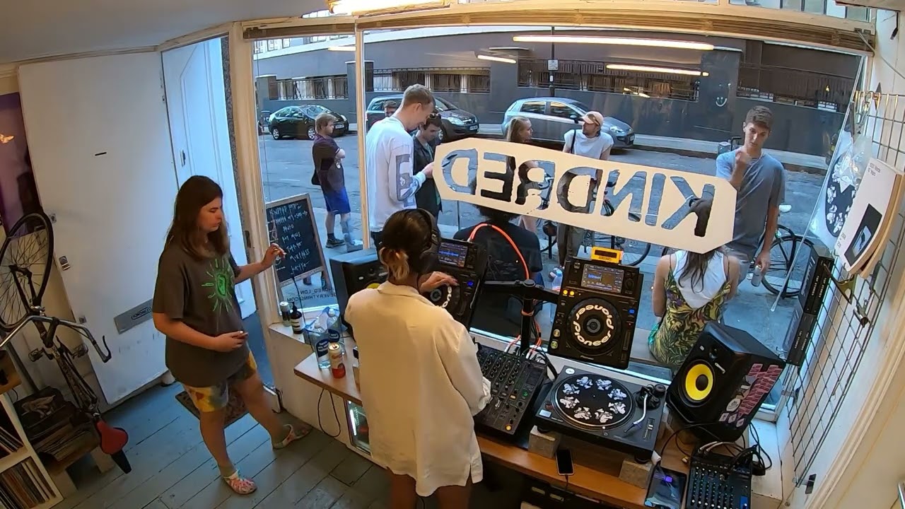 MIXTRESS 9.8.22 // KINDRED RADIO