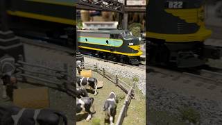 Lionel Legacy E8’s W/Atlas & Kline Woodside Reefers #modeltrains #hobby #oscale #modelrailroad