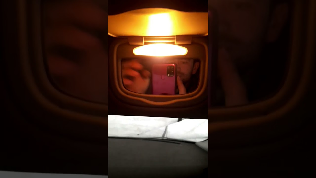 Stilo sağ güneşlğni ışıklı model olan güneşliğe çevirebilrsiniz soketi tavanda mevcut👈