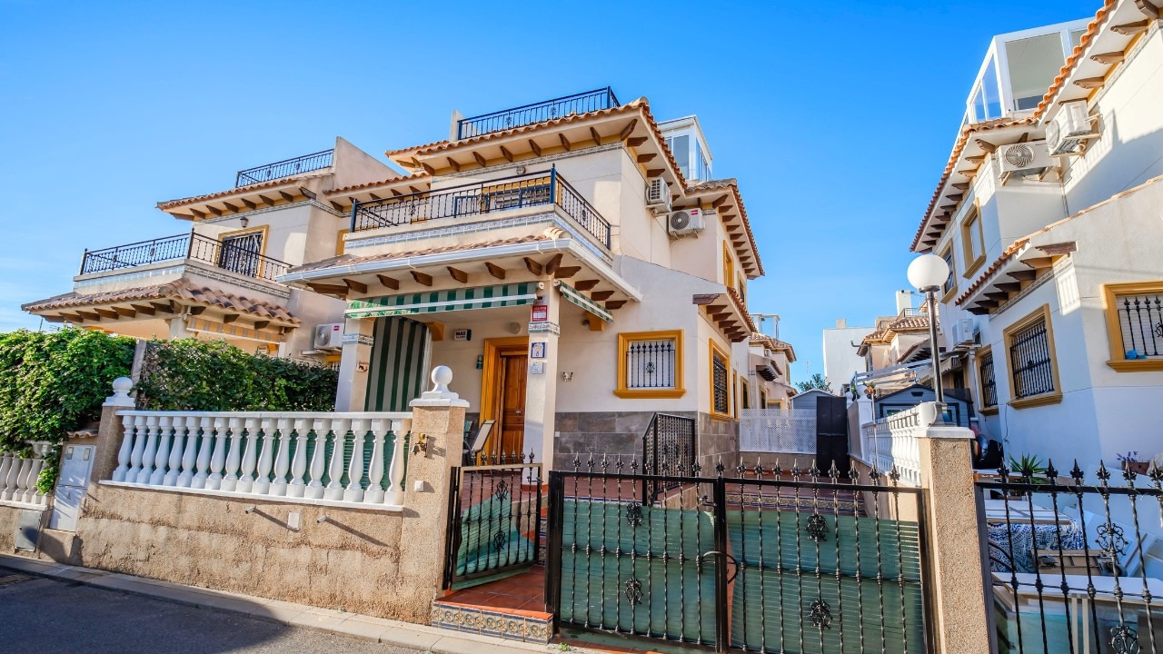 La Zenia Gem! 2-Bed Quad House for Sale | Orihuela Costa for €229,950