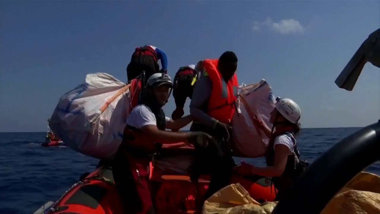 Malta takes in Aquarius migrant rescue ship - 14.08.18 - YouTube