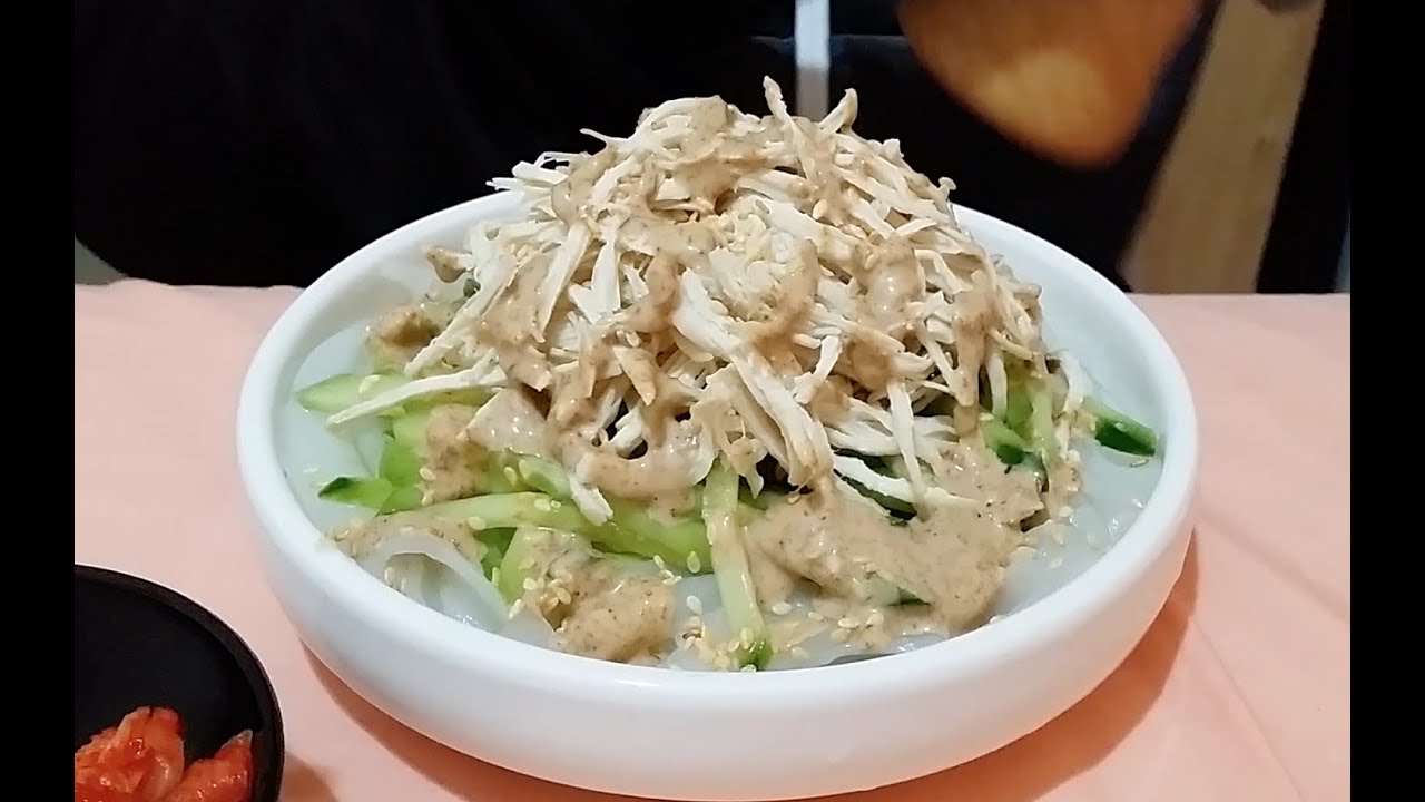 Greenbean Sheets with Shredded Chicken In Sesame Sauce | 雞絲粉皮 : ASMR / Mukbang ( Eating Sounds )