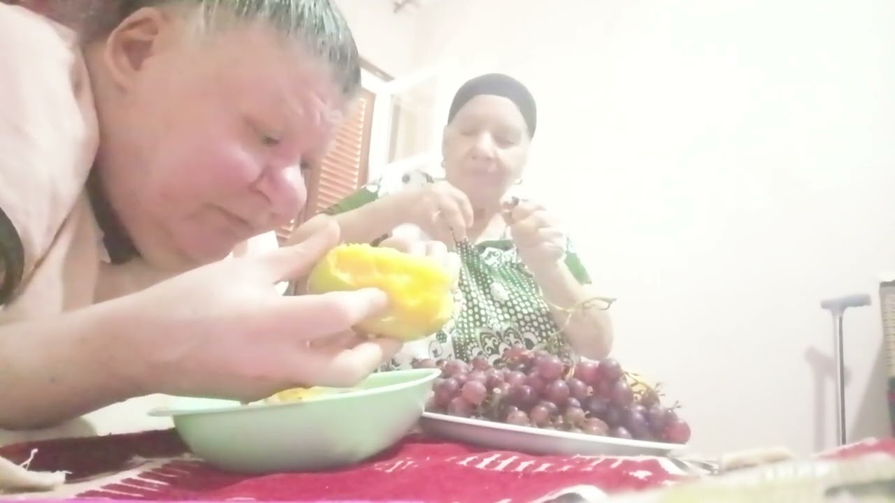 فاكهه عنب ومانجا 👍👍👏👏♥️♥️💋💋