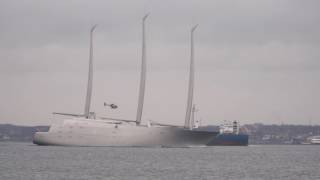 Ryska segelbåtsjätten Sailing Yacht A glider förbi i Öresund