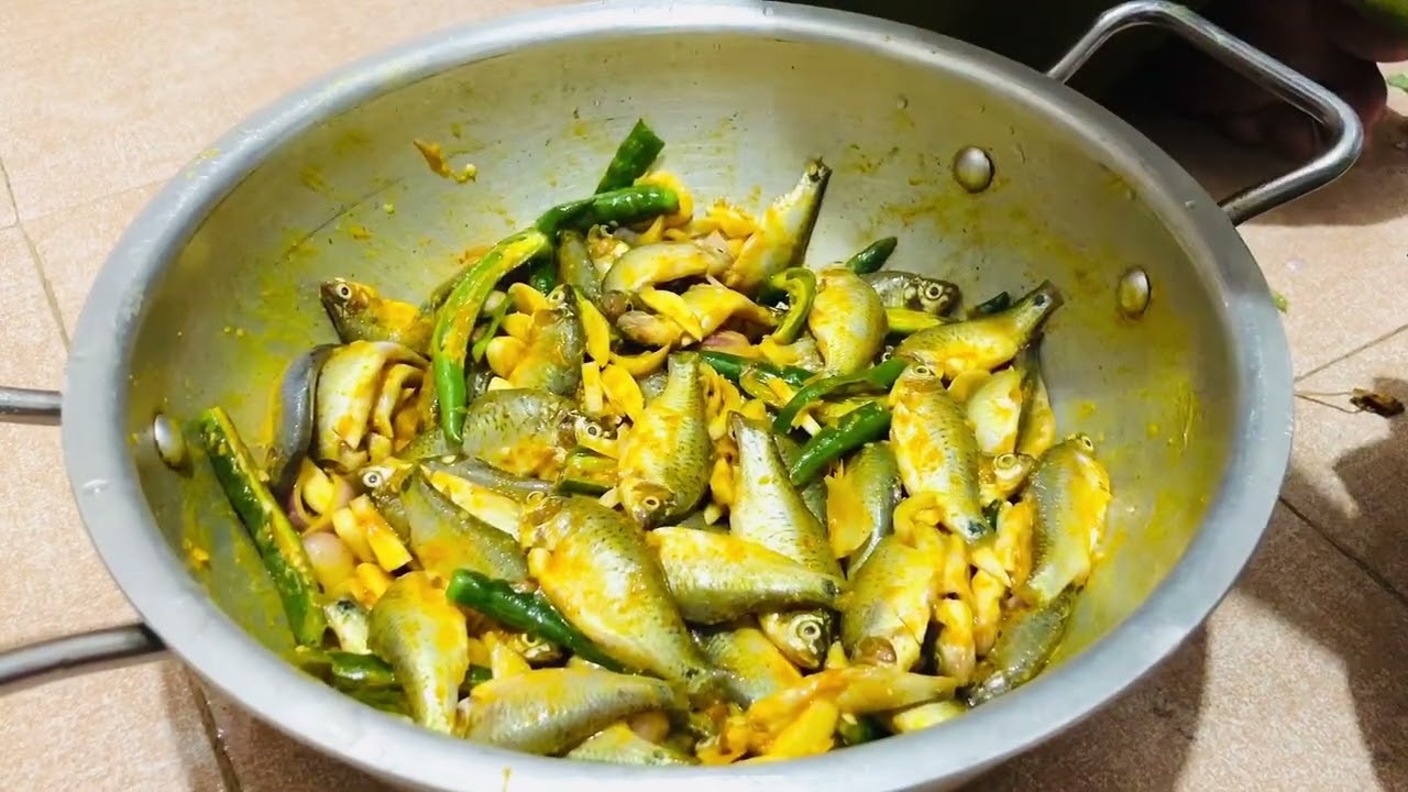 পুটিমাছ দিয়ে মুলা শাক রান্না!! PutiMach Deya Mulla Shak Ranna..