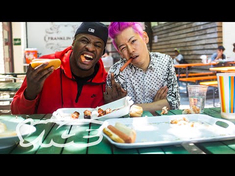 Como comer cachorros quentes com Kobayashi