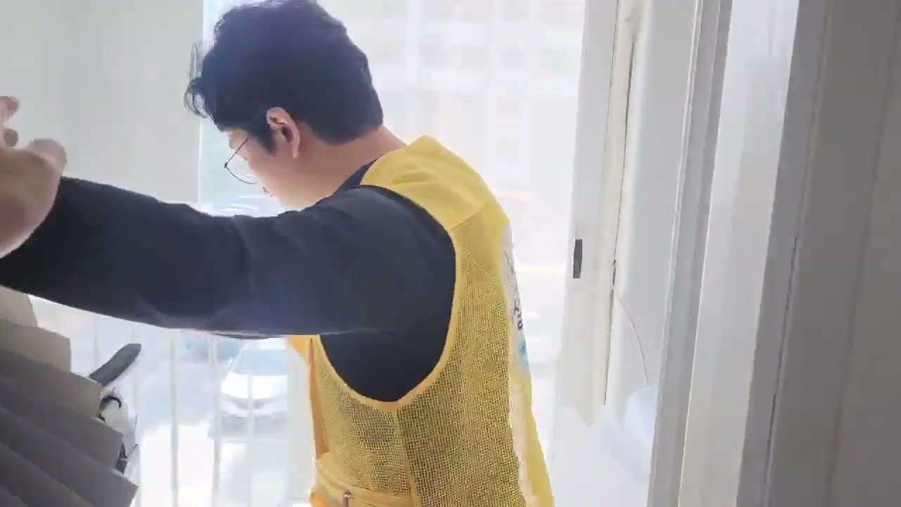 방충망 시공 영상 방충망 탈거   알루미늄샤시 하이샤시  알루미늄 방충망