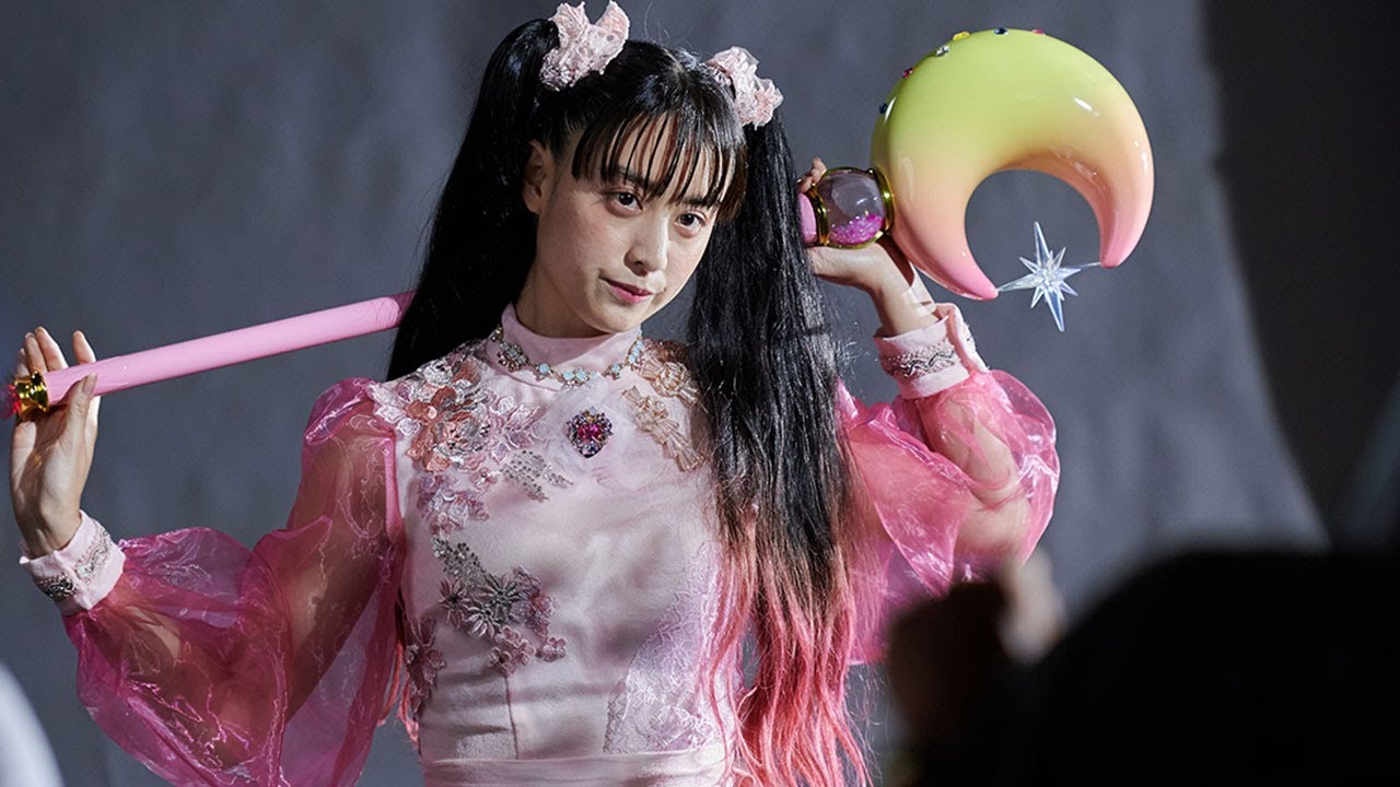 山本美月、魔法少女に変身！四千頭身・都築はカラフルコーデ披露「Instagram」新CM＆メイキング