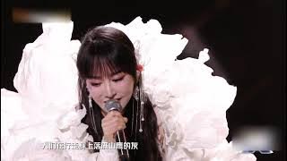 Download lagu 演唱会LIVE纯享🎵《万物生》萨顶顶 'Alive (Mantra)' Sa Dingding 我看见山鹰在寂寞两条鱼上飞🦅 两条鱼儿穿过海一样咸的河水🐟