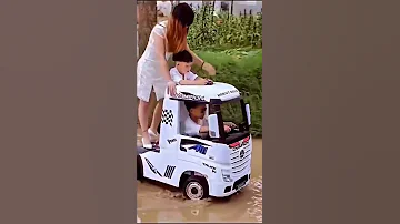 شاحنات صغيره شاحنه صغيره تعبر نهر من الماء Shorts Subscrib Short شاحنة سيارات اطفال ضحك شاحنات 