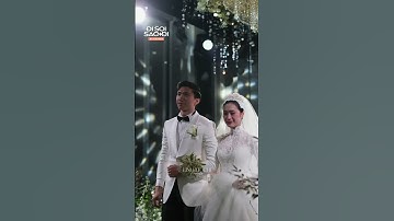 Xúc động khoảnh khắc Bố Hải My dẫn con gái lên lễ đường và trai vào tay Văn Hậu. Nguồn: Linh Lê Chí