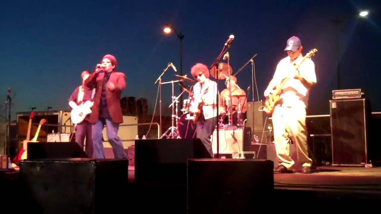 The DelRayz in Downtown Mesa Arizona (Walkin' the Dog).MP4