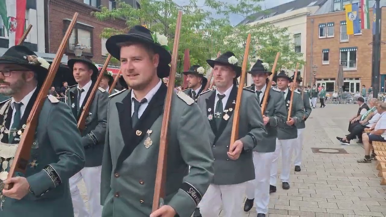 Schützenfest Willich 2025, Umzug zum Zelt am Samstag Nachmittag