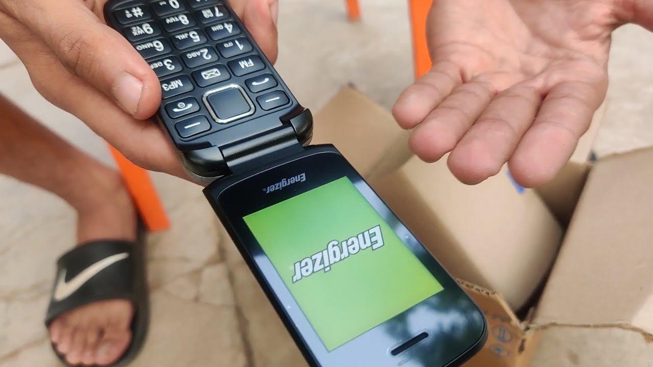 I Switched to A Flip Phone in 2020 - YouTube