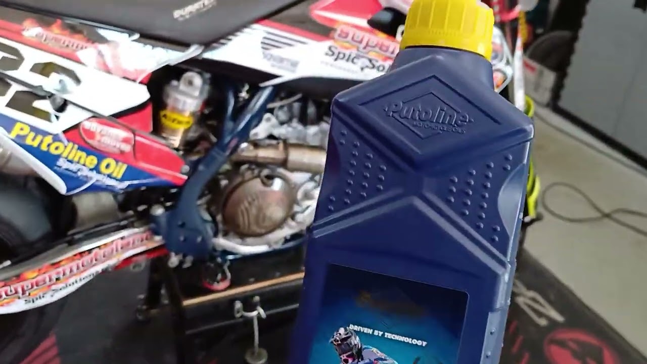 What engine oil should you use in your ktm smr450 or Husqvarna fs450 supermoto bike. Putoline SPR+