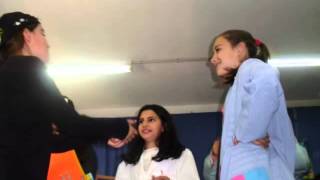 A La Niña Que Le Pico La Gallina.