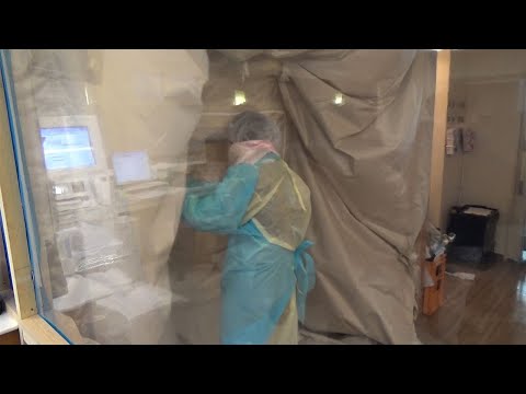 病室でフィルム越しに訴えた男性　新型コロナ患者受け入れる川崎市立多摩病院をルポ