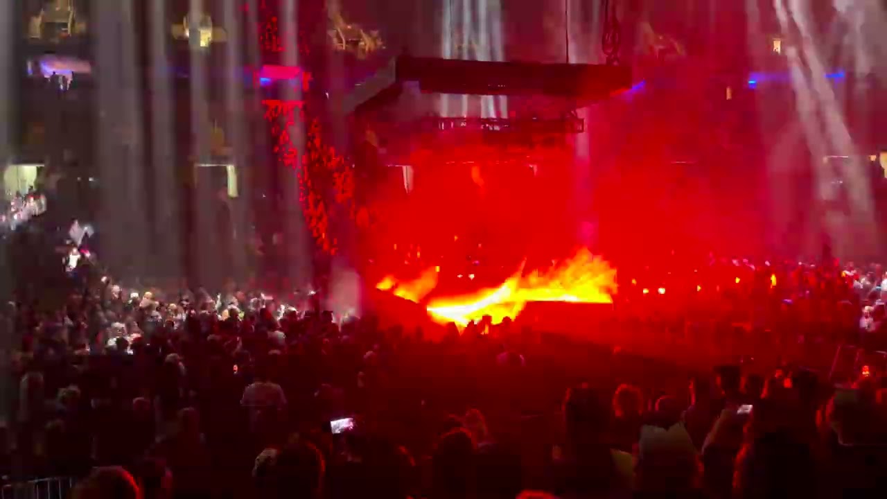 Nine Inch Nails - As Alive As You Need Me To Be