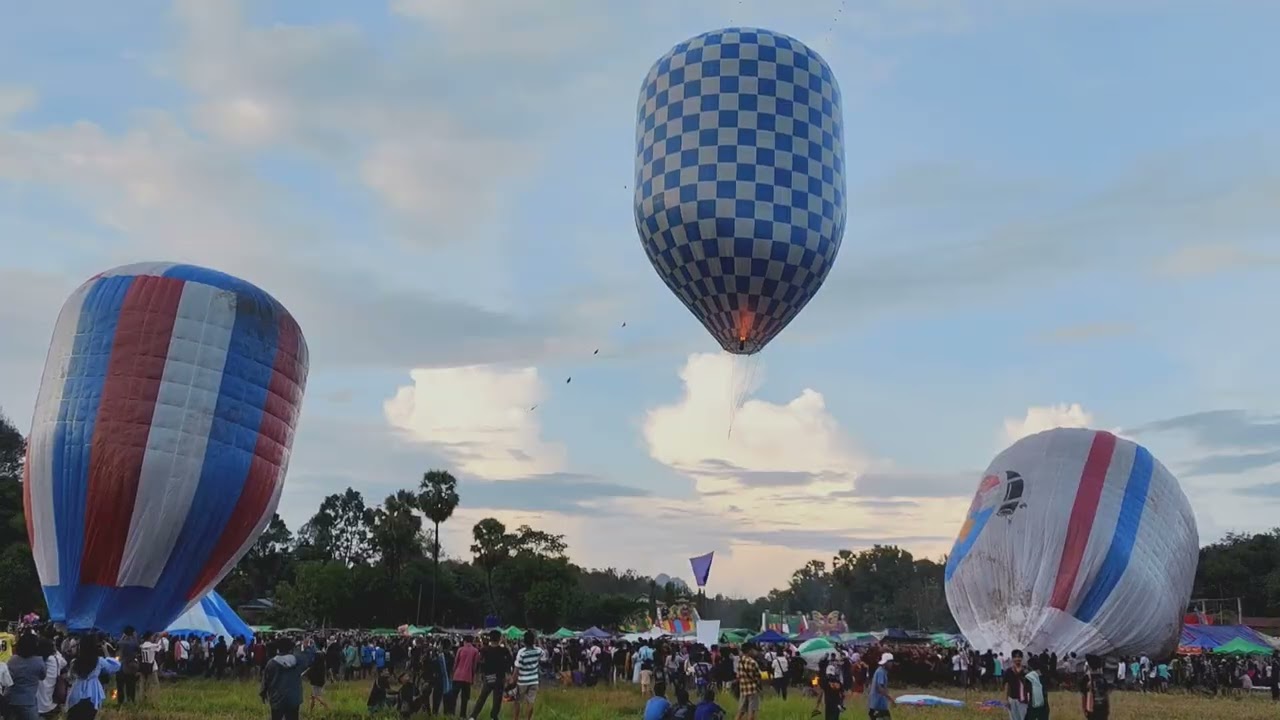 4.11.2025 ကရင်ပြည်နယ် အာရိယာ ဘုရားလုံ ကျောင်းတိုက် စုပေါင်းမဟာ ဘုံကထိန် ပွဲတော်#balloon   