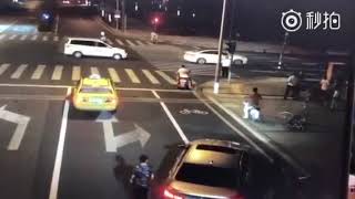 Sharp turn! Knife-armed BMW driver got killed on street fighting with biker