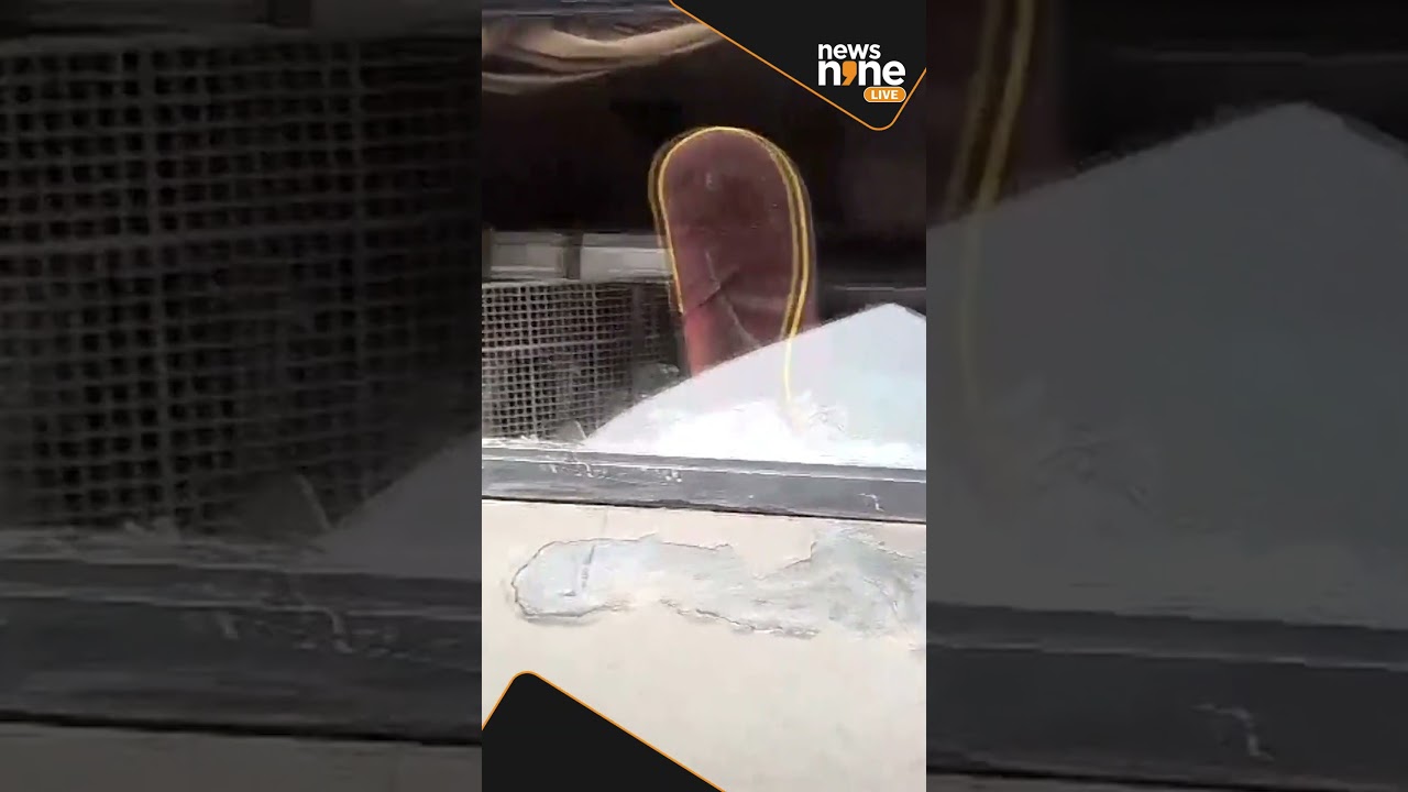 shocking accident on the Delhi Lucknow National Highway . 1 died and 5 passengers were injured.