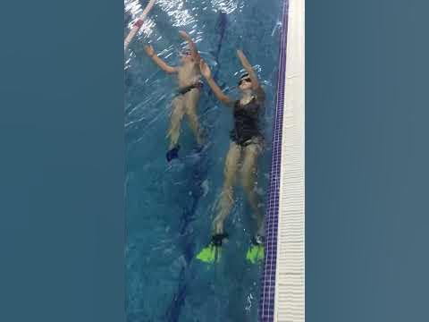 Кроль на спині з фіксованими руками вгорі над корпусом #swimmingdrills ...