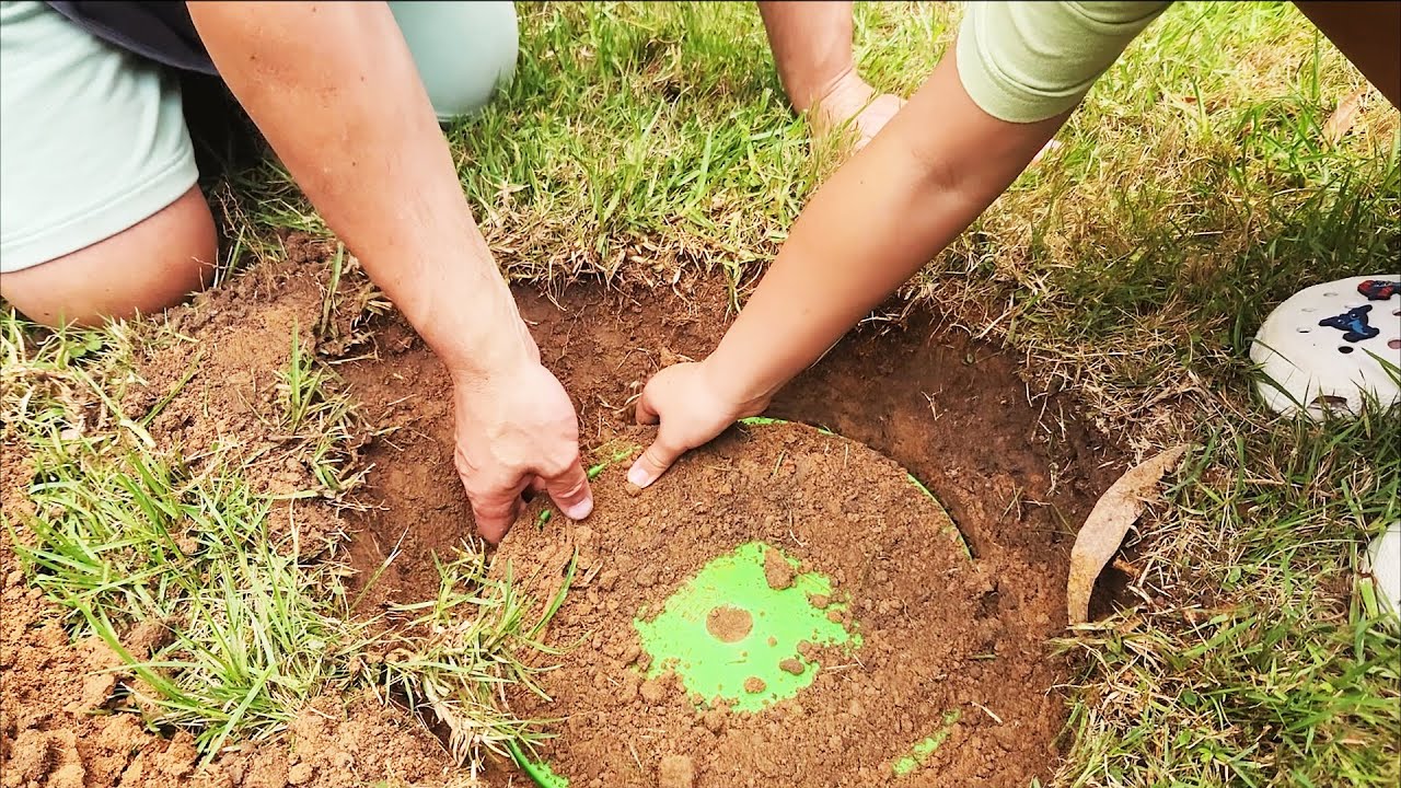 Zoe and Dad Open Dads Time Capsule From 1990