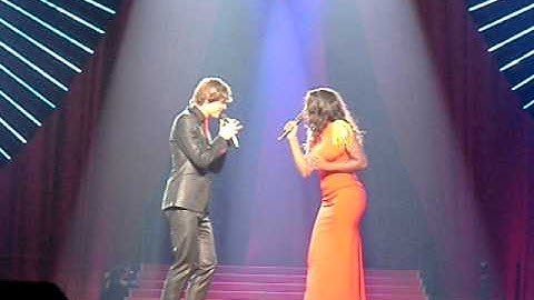 Symphonica in Rosso Simon & Pearl - The Climb