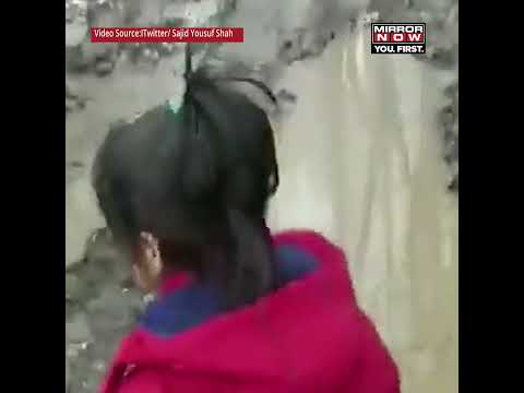 Kashmir's Little Girl Turns Reporter | Highlights How Rains Have Worsened Road Conditions