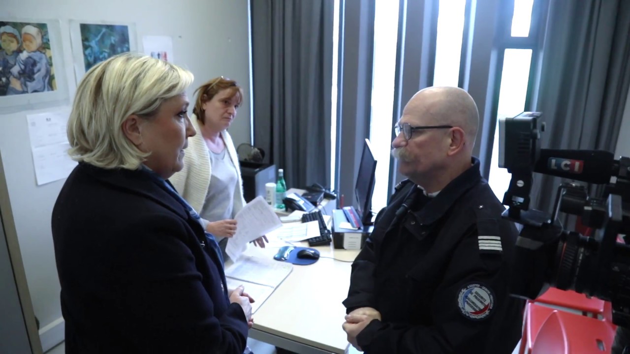 Marine Le Pen en visite au centre de rétention administrative de Vincennes