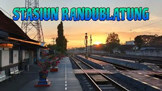 JALAN JALAN KE STASIUN KERETA API RANDUBLATUNG!!!