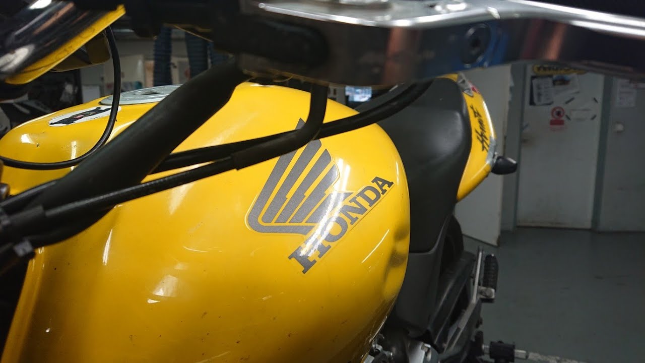 Hornet News: výměna brzdových destiček - kontrola a vyčištění brzd, třmenů a pístků... 🙈