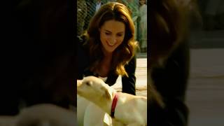 tour in Pakistan, William and Catherine got tomeet several puppies from the Pakistan