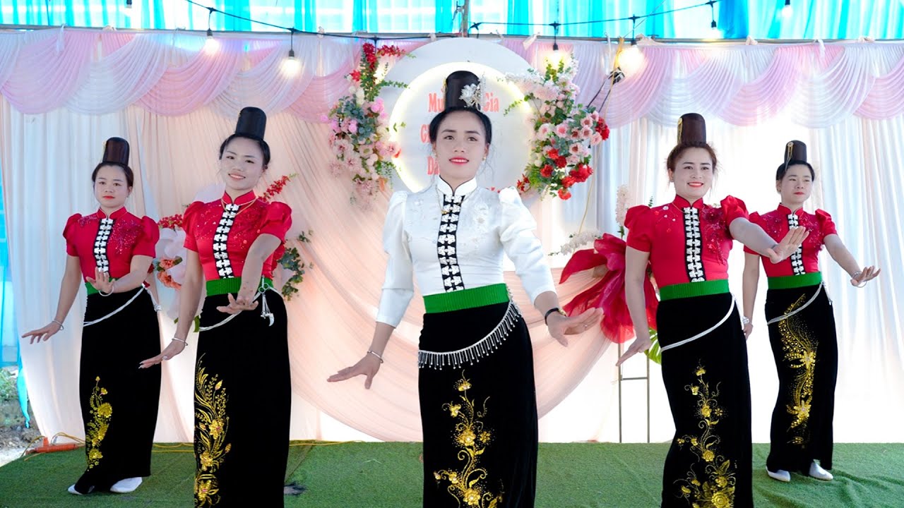 GÁI LÀO XINH XINH THỂ HIỆN MÚA RẤT ĐẸP VÀ SÔI ĐỘNG MỪNG TÂN GIA GĐ TƯỢI VÂN & DẤU ĐỨC