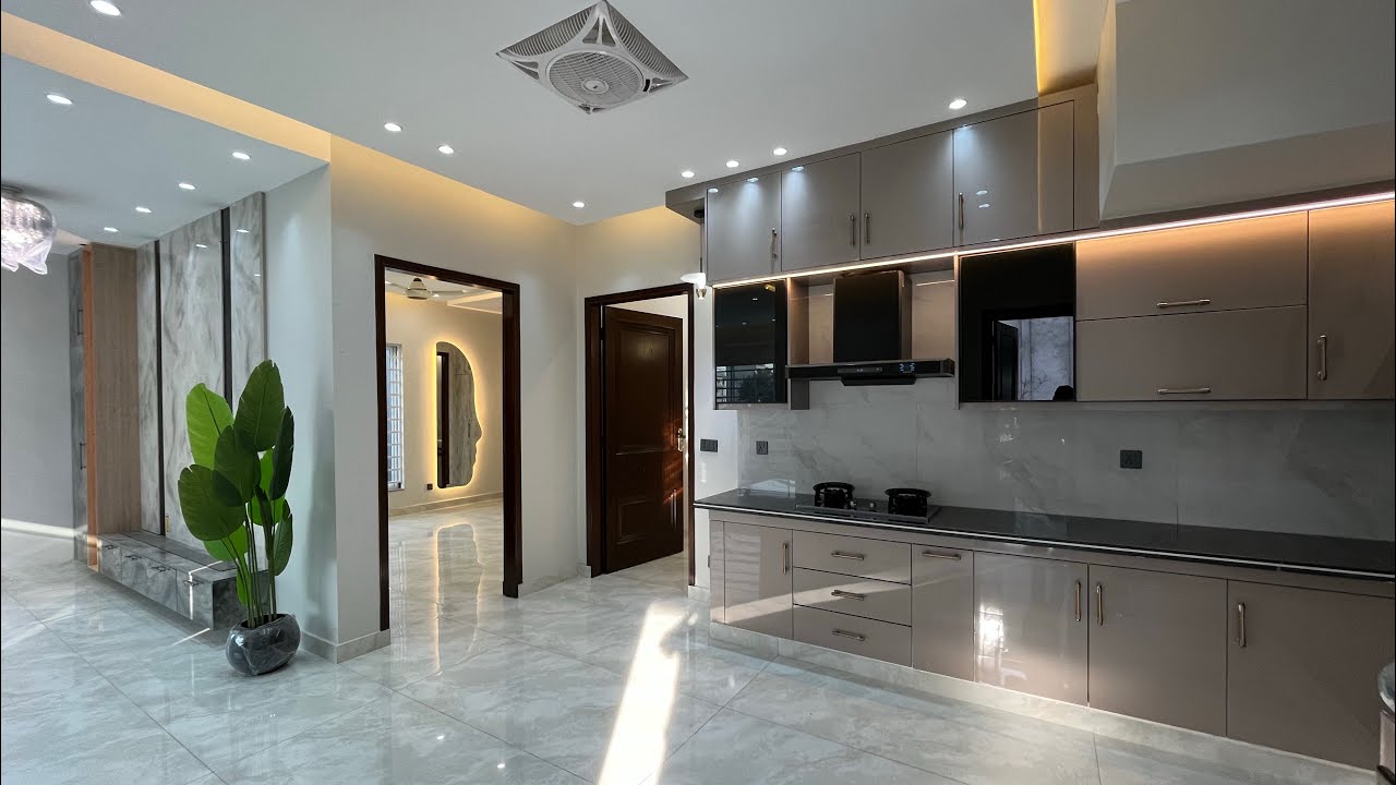 7M corner house available for sale in parkviewcity Lahore about more information 03205960505 