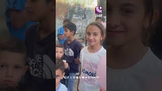 من الصباح وحتى المساء .. الشاب محمد لحلوح يجوب شوارع مخيم جنين ويبيع الحلويات باحثاً عن رزقه