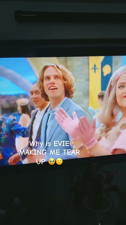 EVIE GOT ME IN TEARS 🥹 #descendants #disneychannel #sofiacarson
