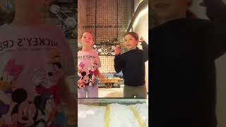 Max Bizim Kankamla Konuşuyorum