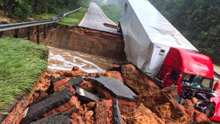 Extremely IDIOTS DANGEROUS Truck Driving Skills Heavy Equipment Crashing &amp; Fails 2023