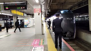 [電笛・空笛あり]E353系 S108編成 特急かいじ51号竜王行の送り込み回送が電笛・空笛を鳴らして新宿駅7番線を発車するシーン