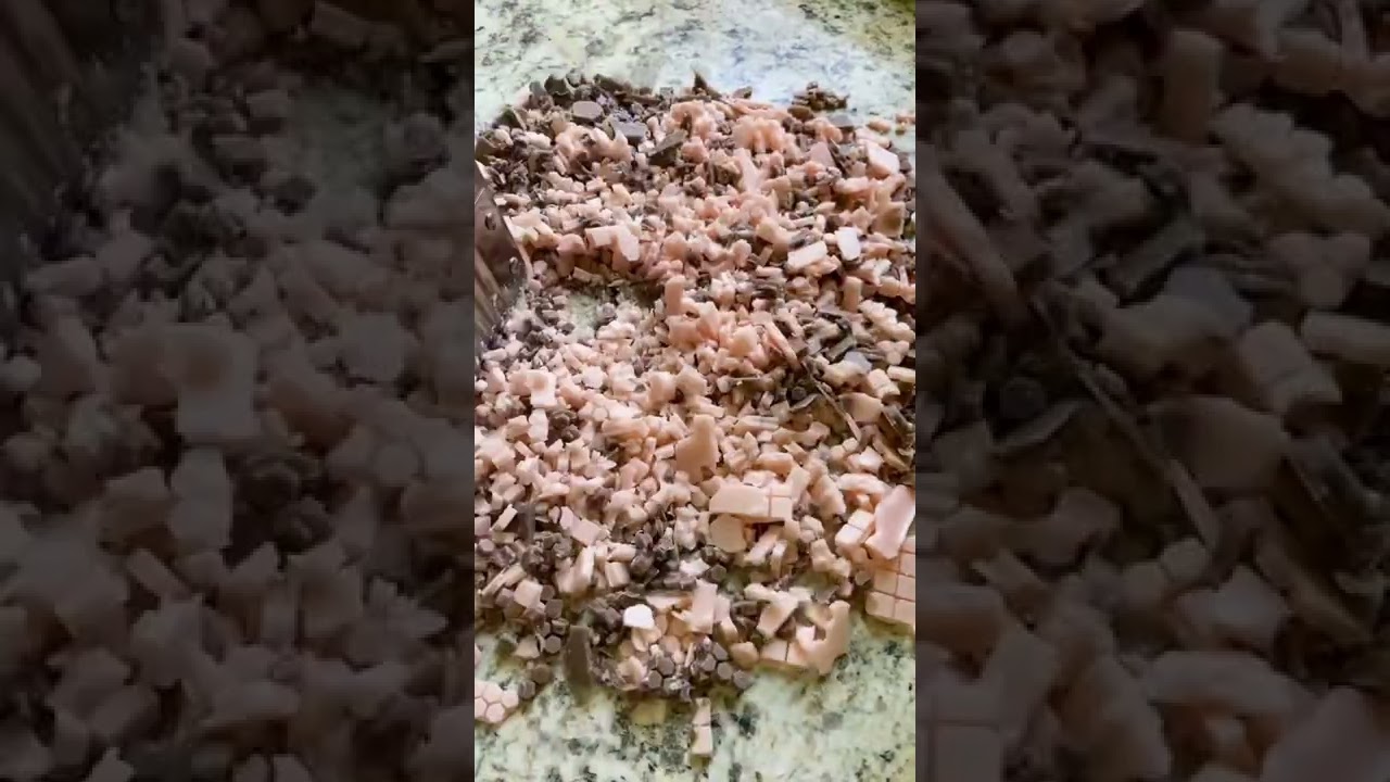 Making wax melts into a “pie crust” 😍 