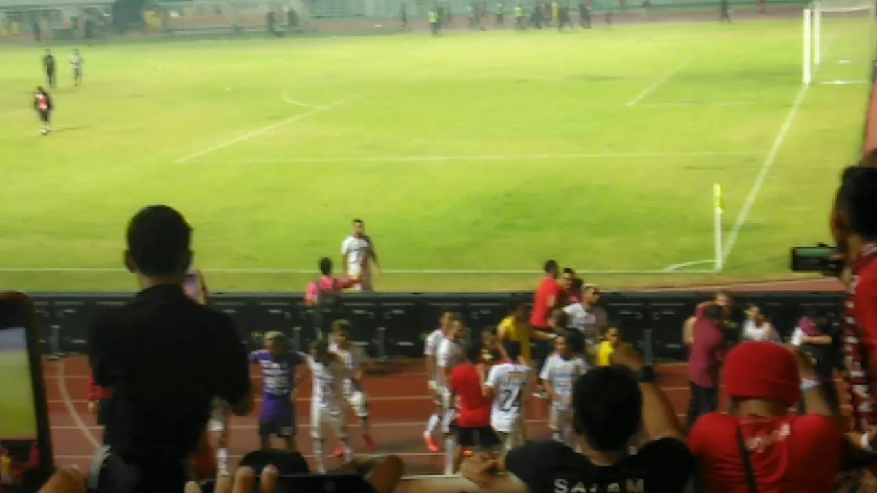 Bali United Fans Sejabodetabek...misi leak barak - YouTube