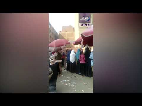 تكدس المواطنين في سوق صفط اللبن قبل حظر التجول بساعات