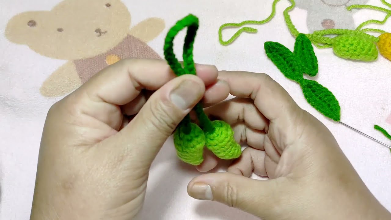 ถักโครเชต์พวงกุญแจลูกมะม่วง How to crochet mango keychain