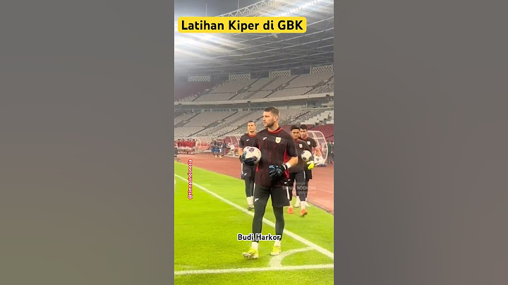 SUASANA LATIHAN KIPER TIMNAS INDONESIA DI STADION GBK
