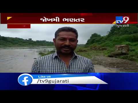 Gir Somnath: Students risk their lives by crossing river with ropes at Padapadar village of Una|