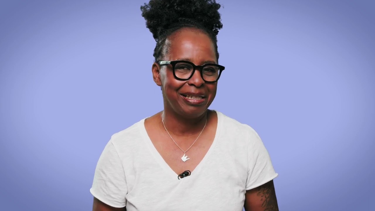 Shary Reeves erklärt Ageism – Schule gegen Sexismus